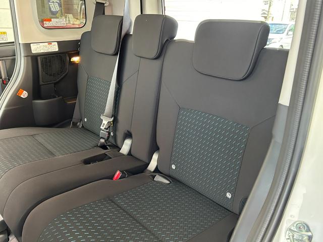 ルーミー カスタムＧ　ワンオーナー　スマートキー２個　ＬＥＤヘッドライト＆ＬＥＤフォグ　両側パワースライドドア　パノラミックビューパッケージ　スマートアシスト　フルセグＴＶ　レーダークルーズコントロール　純正アルミ（15枚目）