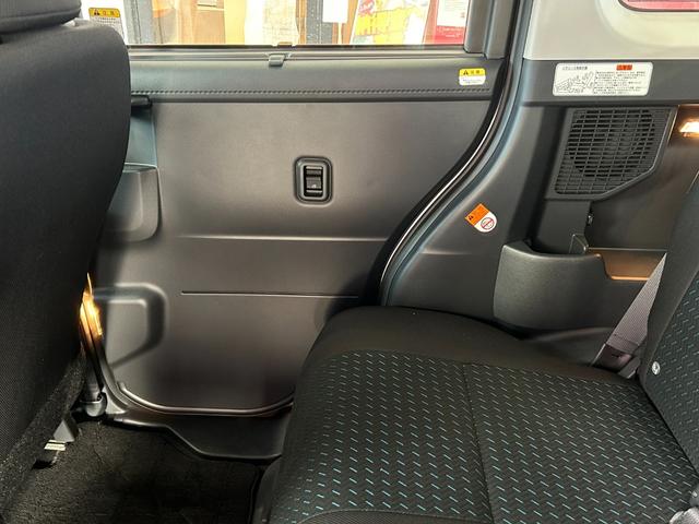 ルーミー カスタムＧ　ワンオーナー　スマートキー２個　ＬＥＤヘッドライト＆ＬＥＤフォグ　両側パワースライドドア　パノラミックビューパッケージ　スマートアシスト　フルセグＴＶ　レーダークルーズコントロール　純正アルミ（30枚目）