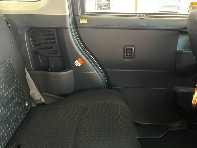 ルーミー カスタムＧ　ワンオーナー　スマートキー２個　ＬＥＤヘッドライト＆ＬＥＤフォグ　両側パワースライドドア　パノラミックビューパッケージ　スマートアシスト　フルセグＴＶ　レーダークルーズコントロール　純正アルミ（31枚目）