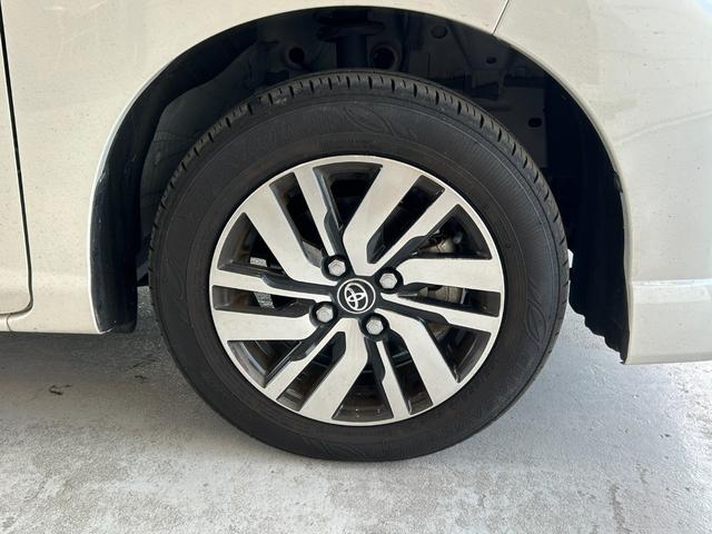 ルーミー カスタムＧ　ワンオーナー　スマートキー２個　ＬＥＤヘッドライト＆ＬＥＤフォグ　両側パワースライドドア　パノラミックビューパッケージ　スマートアシスト　フルセグＴＶ　レーダークルーズコントロール　純正アルミ（32枚目）