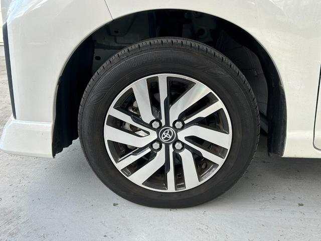 ルーミー カスタムＧ　ワンオーナー　スマートキー２個　ＬＥＤヘッドライト＆ＬＥＤフォグ　両側パワースライドドア　パノラミックビューパッケージ　スマートアシスト　フルセグＴＶ　レーダークルーズコントロール　純正アルミ（35枚目）