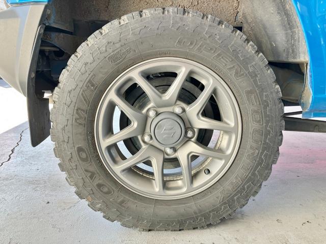 ジムニー ＸＣ　スマートキー２個　純正ディーラーナビ＆フルセグＴＶ＆ＢＴ　クルコンシートシートヒーター　オートハイビーム　ＬＥＤヘッドライト　セーフティーサポート　デュアルセンサーブレーキサポート１９５Ｒ１６Ｃタイヤ（32枚目）