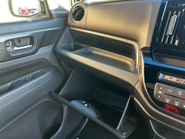 Ｎ－ＷＧＮカスタム Ｇ・Ｌパッケージ　ＥＴＣ　バックカメラ　ナビ　ＴＶ　オートクルーズコントロール　オートライト　ＨＩＤ　スマートキー　アイドリングストップ　ベンチシート　ＣＶＴ　盗難防止システム　ＡＢＳ　ＥＳＣ　ＣＤ　ＤＶＤ再生　ＵＳＢ（8枚目）