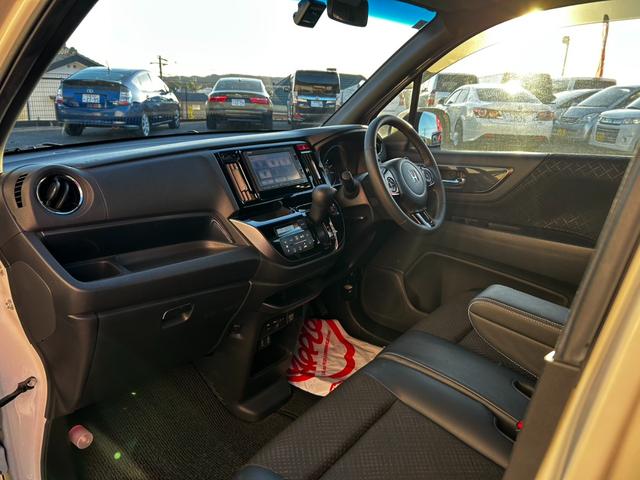 Ｎ－ＷＧＮカスタム Ｇ・Ｌパッケージ　ＥＴＣ　バックカメラ　ナビ　ＴＶ　オートクルーズコントロール　オートライト　ＨＩＤ　スマートキー　アイドリングストップ　ベンチシート　ＣＶＴ　盗難防止システム　ＡＢＳ　ＥＳＣ　ＣＤ　ＤＶＤ再生　ＵＳＢ（25枚目）