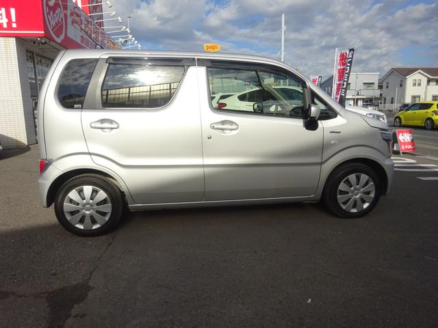 ワゴンR ハイブリッドFX 走行距離1万キロ以下・純正オーディオ・CDプレーヤー・ラジオ・オートエアコン・シートヒーター・プッシュスタート・スマートキー(2個)(5枚目)