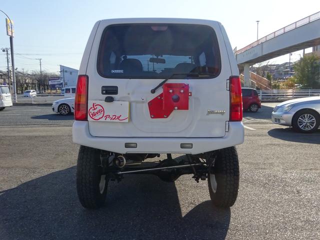 ジムニー ＸＧ　リフトアップ　社外ナビ　フルセグ　Ｂｌｕｅｔｏｏｔｈ対応　バックカメラ　社外ＥＴＣ　社外１６インチアルミ　ブロックタイヤ　ホワイトレター　社外マフラー　キーレスキー（8枚目）