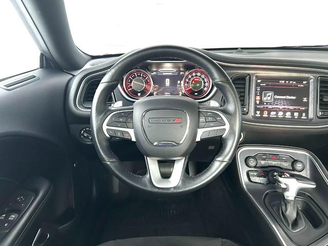 ダッジ・チャレンジャー Ｒ／Ｔ　３９２ＨＥＭＩ　スキャットパックシェイカー　ｂｒｅｍｂｏブレーキ　スキャットパックロゴ入りアルカンターラコンビシート　アップルカープレイ　シートヒーター＆ベンチレーション（6枚目）