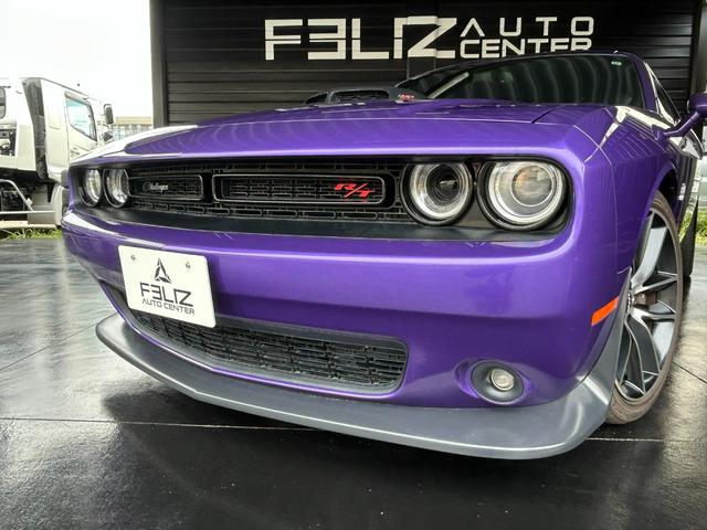 ダッジ・チャレンジャー Ｒ／Ｔ　３９２ＨＥＭＩ　スキャットパックシェイカー　ｂｒｅｍｂｏブレーキ　スキャットパックロゴ入りアルカンターラコンビシート　アップルカープレイ　シートヒーター＆ベンチレーション（11枚目）