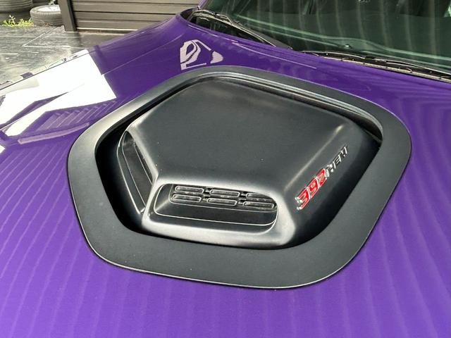 ダッジ・チャレンジャー Ｒ／Ｔ　３９２ＨＥＭＩ　スキャットパックシェイカー　ｂｒｅｍｂｏブレーキ　スキャットパックロゴ入りアルカンターラコンビシート　アップルカープレイ　シートヒーター＆ベンチレーション（14枚目）