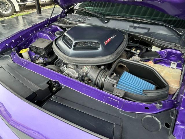 ダッジ・チャレンジャー Ｒ／Ｔ　３９２ＨＥＭＩ　スキャットパックシェイカー　ｂｒｅｍｂｏブレーキ　スキャットパックロゴ入りアルカンターラコンビシート　アップルカープレイ　シートヒーター＆ベンチレーション（15枚目）