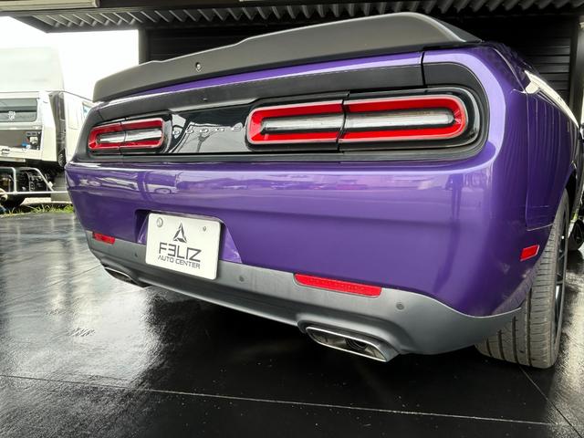 ダッジ・チャレンジャー Ｒ／Ｔ　３９２ＨＥＭＩ　スキャットパックシェイカー　ｂｒｅｍｂｏブレーキ　スキャットパックロゴ入りアルカンターラコンビシート　アップルカープレイ　シートヒーター＆ベンチレーション（17枚目）