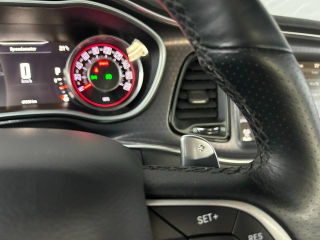 ダッジ・チャレンジャー Ｒ／Ｔ　３９２ＨＥＭＩ　スキャットパックシェイカー　ｂｒｅｍｂｏブレーキ　スキャットパックロゴ入りアルカンターラコンビシート　アップルカープレイ　シートヒーター＆ベンチレーション（25枚目）