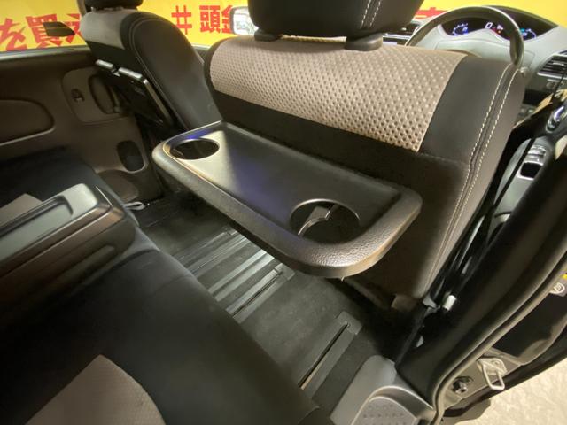 セレナ ライダー　ブラックライン　Ｓ－ハイブリッド　ＴＫ１８８７　純正ＳＤナビ　ＣＤ　ＤＶＤ　地デジフルセグＴＶ　バックカメラ　後席フリップダウンモニター　革巻きハンドル　クルーズコントロール　ビルトインＥＴＣ　オートライト　ＨＩＤヘッドライト（20枚目）