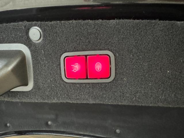 Ｓクラス Ｓ４００ハイブリッド　ＴＫ１８９７純正ナビ　地デジフルセグＴＶ　ＣＤ　ＤＶＤ　ＢＴ　ＥＴＣ　アラウンドビューモニター　パノラマサンルーフ　クリアランスソナー　フットトランクオープナー　純正１９インチＡＷ　車検２年付（50枚目）