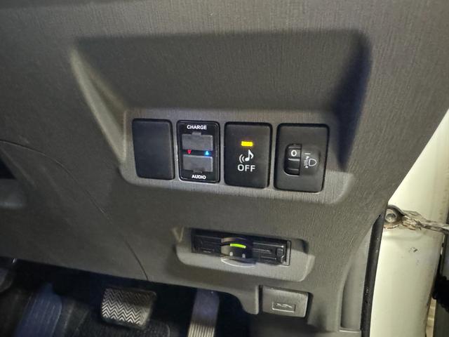 プリウスアルファ Ｓ　ＴＫ１９０５カロッツェリアサイバーナビ　フルセグＴＶ走行中可　ＣＤ　ＤＶＤ　ＢＴ　バックカメラ　ＥＴＣ　フリップダウンモニター　モデリスタフルハーフエアロ　ＬＥＤヘッドライト　社外１７インチＡＷ（47枚目）