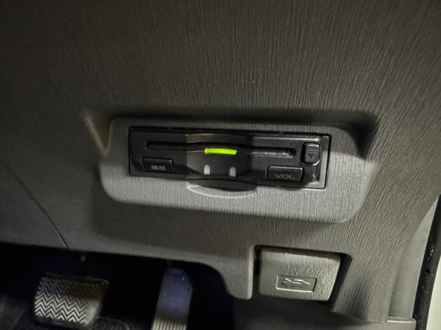 プリウスアルファ Ｓ　ＴＫ１９０５カロッツェリアサイバーナビ　フルセグＴＶ走行中可　ＣＤ　ＤＶＤ　ＢＴ　バックカメラ　ＥＴＣ　フリップダウンモニター　モデリスタフルハーフエアロ　ＬＥＤヘッドライト　社外１７インチＡＷ（50枚目）