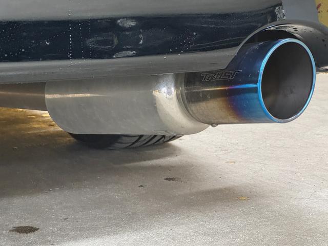 ヴェルファイア ２．４Ｚ　プラチナムセレクション　ＴＫ１９９９ディスプレイオーディオ　フルセグＴＶ　ＣＤ　ＤＶＤ　ＢＴ　ＥＴＣ　バックカメラ　クリアランスソナー　パワーバックドア　　社外トラストマフラー　ＲＳ－Ｒ車高調　社外レオニス１８インチＡＷ（32枚目）