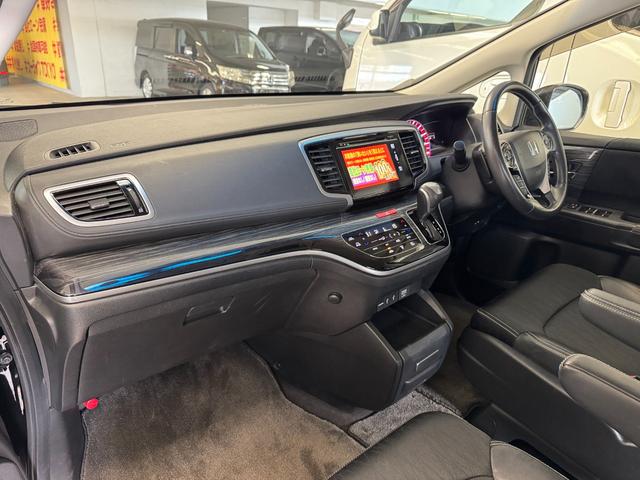 オデッセイ アブソルート・ＥＸ　ＴＫ３０１４純正インターナビ　地デジフルセグＴＶ　ＣＤ　ＤＶＤ　ＢＴ　バックカメラ　ビルトインＥＴＣ　革巻きハンドル　ステアリングスイッチ　パドルシフト　クルーズコントロール　純正１８インチＡＷ（18枚目）