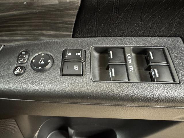 オデッセイ アブソルート・ＥＸ　ＴＫ３０１４純正インターナビ　地デジフルセグＴＶ　ＣＤ　ＤＶＤ　ＢＴ　バックカメラ　ビルトインＥＴＣ　革巻きハンドル　ステアリングスイッチ　パドルシフト　クルーズコントロール　純正１８インチＡＷ（33枚目）