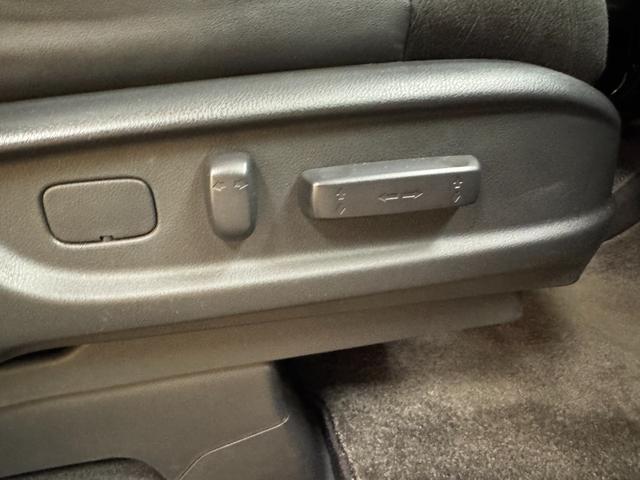 オデッセイ アブソルート・ＥＸ　ＴＫ３０１４純正インターナビ　地デジフルセグＴＶ　ＣＤ　ＤＶＤ　ＢＴ　バックカメラ　ビルトインＥＴＣ　革巻きハンドル　ステアリングスイッチ　パドルシフト　クルーズコントロール　純正１８インチＡＷ（41枚目）