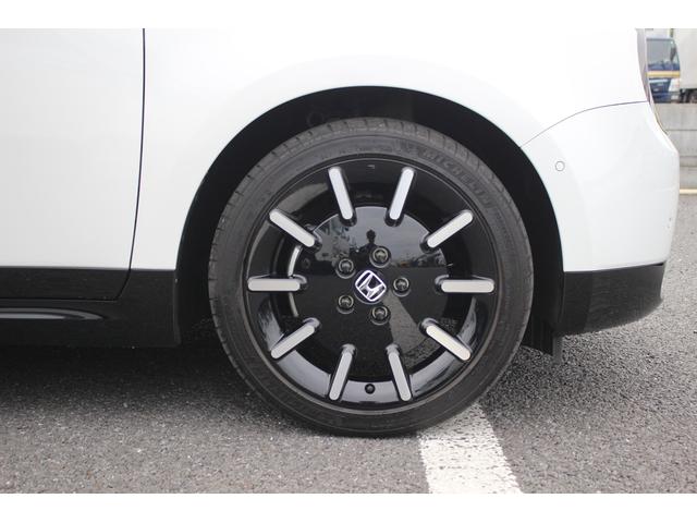 Ｈｏｎｄａ ｅ アドバンス　スカイルーフ／１２．３型スクリーン／ＡｐｐｌｅＣａｒＰｌａｙ／全周囲カメラ／シートヒーター／レーダークルーズコントロール／／ＬＥＤヘッドライト／衝突軽減／．ＥＴＣ２．０／（15枚目）
