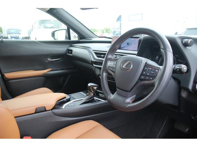 ＵＸ ＵＸ２５０ｈ　バージョンＣ　純正ナビ／地デジ／バックカメラ／温熱黒革／アダクティブクルーズコントロール／衝突軽減ブレーキ／ＬＥＤヘッドライト／ＥＴＣ２．０／オートハイビーム／パワーシート／ハンドルヒーター／オートハイビーム／（33枚目）