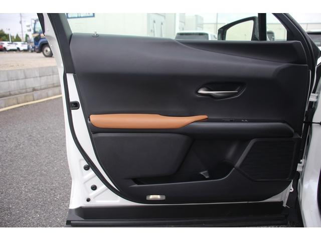 ＵＸ ＵＸ２５０ｈ　バージョンＣ　純正ナビ／地デジ／バックカメラ／温熱黒革／アダクティブクルーズコントロール／衝突軽減ブレーキ／ＬＥＤヘッドライト／ＥＴＣ２．０／オートハイビーム／パワーシート／ハンドルヒーター／オートハイビーム／（41枚目）