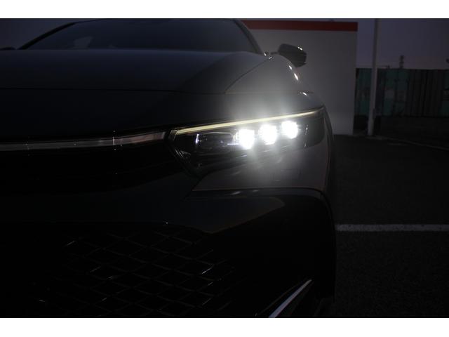 クラウンクロスオーバー Ｇアドバンスド・レザーパッケージ　純正ディスプレイオーディオ／全周囲カメラ／ＬＥＤヘッドライト／本革シート／レーダークルーズコントロール／４ＷＤ／衝突軽減ブレーキ／ＥＴＣ２．０／シートヒーター／パワーシート／純正アルミホイール／（22枚目）