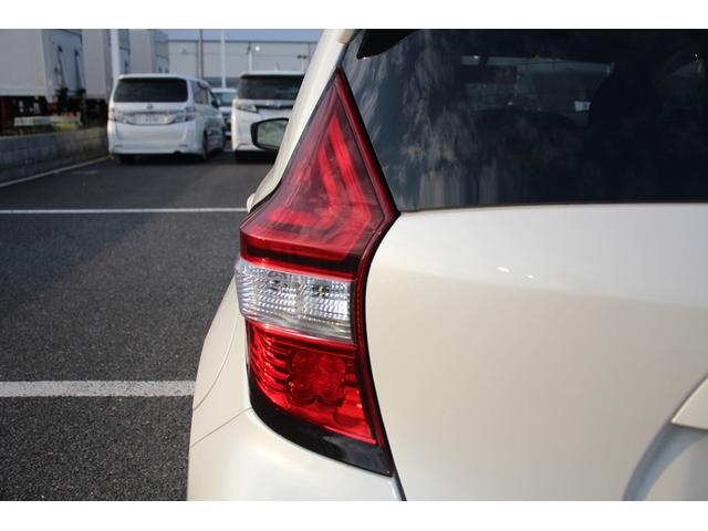 ノート 　５ＭＴ／ＮＩＳＭＯエアロ／ＨＫＳマフラー／社外ナビ／Ｂカメラ／純正１７ＡＷ／電動格納ミラー／ＬＥＤヘッドライト／地デジ／フォグライト／オートライト／スマートキー／プッシュスタート／（34枚目）