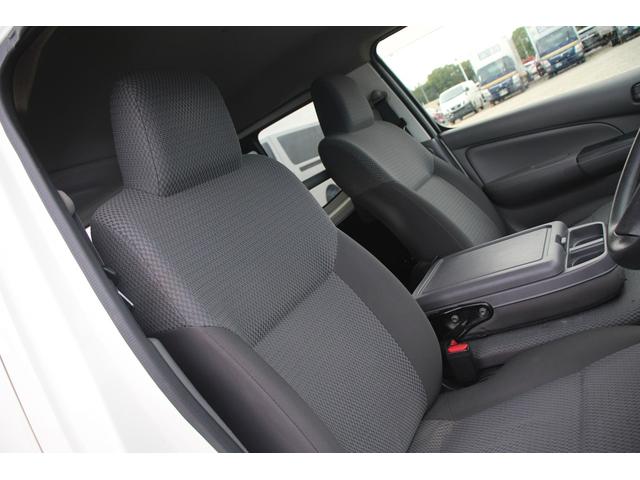 ＮＶ３５０キャラバンバン 　ナビ／バックカメラ／地上デジタル放送／ＬＥＤヘッドライト／両側スライドドア／社外１５インチアルミホイール／Ｂｌｕｅｔｏｏｔｈ／ＥＴＣ／ＤＶＤ／ＣＤ／六人乗り／エアコン／パワーウインドウ／ディーゼル／（37枚目）
