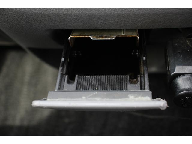 ＮＶ３５０キャラバンバン 　ナビ／バックカメラ／地上デジタル放送／ＬＥＤヘッドライト／両側スライドドア／社外１５インチアルミホイール／Ｂｌｕｅｔｏｏｔｈ／ＥＴＣ／ＤＶＤ／ＣＤ／六人乗り／エアコン／パワーウインドウ／ディーゼル／（60枚目）