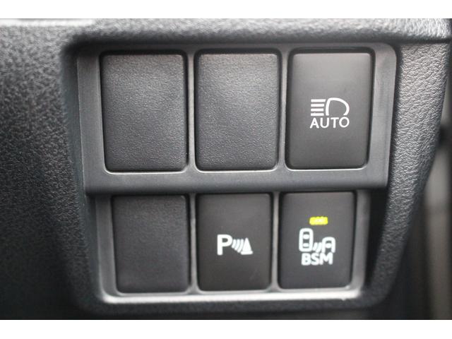 ＲＣ ＲＣ３００　バージョンＬ　ワンオーナー／マークレビンソン／サンルーフ／純正ナビ／地デジ／温冷革シート／三眼ＬＥＤヘッドライト／バックカメラ／ＥＴＣ２．０／アイドリングストップ／衝突軽減ブレーキ／純正アルミホイール／（8枚目）