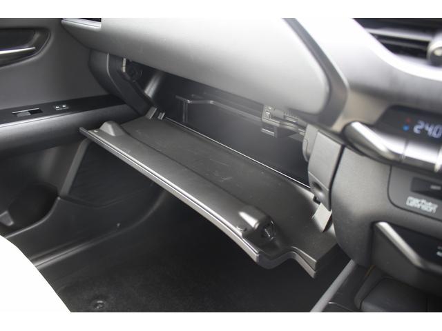 ＵＸ ＵＸ３００ｅ　バージョンＬ　ワンオーナー／純正ナビ／地デジ／バックカメラ／ＬＥＤヘッドライト／レーダークルーズコントロール／ヘッドアップディスプレイ／ＥＴＣ２．０／パワーバックドア／ブラインドスポットモニター／シートヒーター／（70枚目）