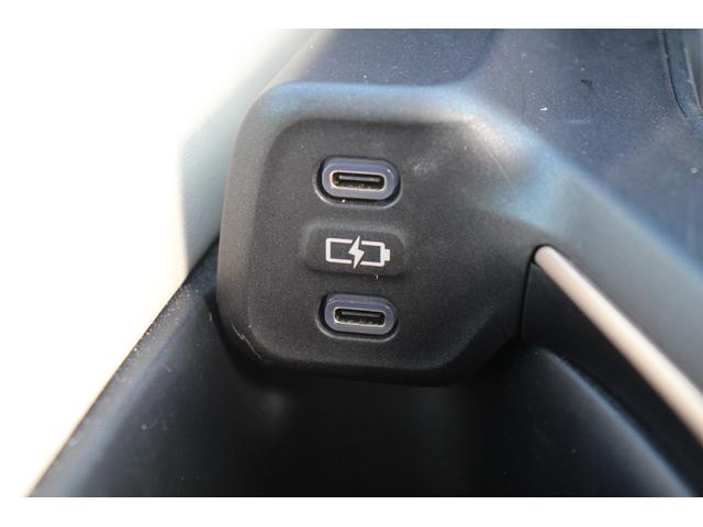 クラウンクロスオーバー Ｇレザーパッケージ　純正ナビ／地デジ／バックカメラ／温冷白革シート／ＬＥＤヘッドライト／レーダークルーズコントロール／クリアランスソナー／ＥＴＣ２．０／アイドリングストップ／衝突軽減ブレーキ／パワーシート（6枚目）