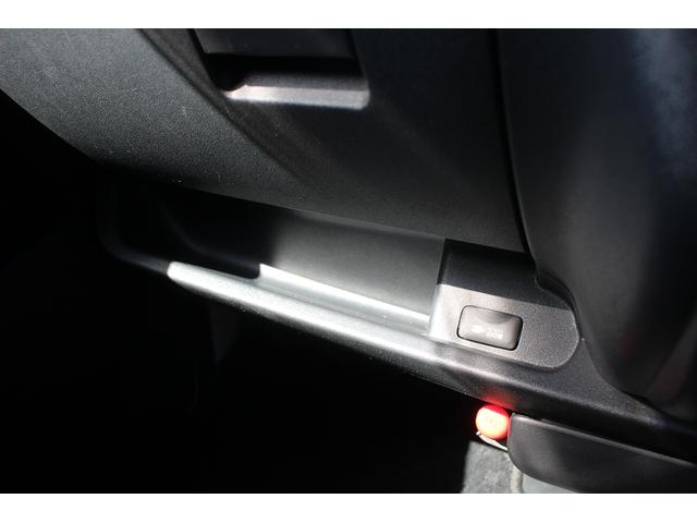 ハイエースバン 　ワンオーナー／１１型カーナビフローティング／フルセグ／ウッドコンビハンドル／両側電動スライド／バックカメラ／ルーフキャリア／ＥＴＣ／ルーフキャリア／デジタルインナーミラー／純正アルミホイール（66枚目）