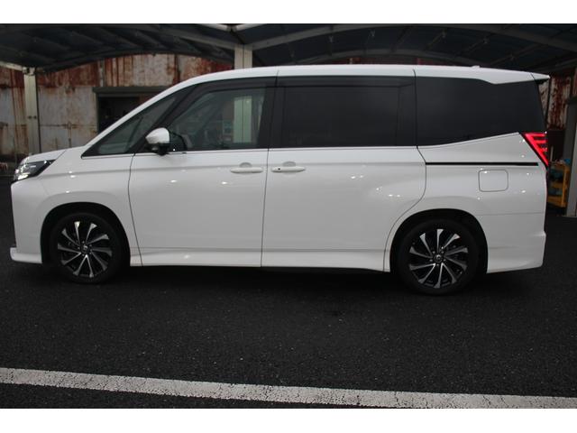 ノア ハイブリッドＳ－Ｚ　禁煙車　純正ナビ　地デジ　バックカメラ　シートヒーター　ＬＥＤヘッドライト　レーダークルーズコントロール　ＥＴＣ２．０　純正アルミホイール　衝突軽減ブレーキ　障害物センサー　１００Ｖ充電（12枚目）