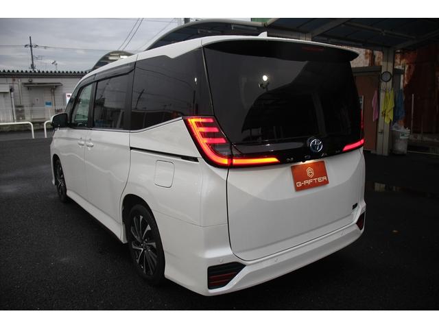 ノア ハイブリッドＳ－Ｚ　禁煙車　純正ナビ　地デジ　バックカメラ　シートヒーター　ＬＥＤヘッドライト　レーダークルーズコントロール　ＥＴＣ２．０　純正アルミホイール　衝突軽減ブレーキ　障害物センサー　１００Ｖ充電（13枚目）