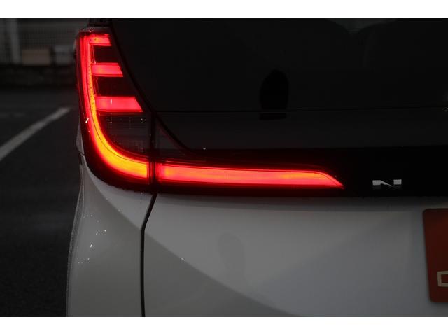 ノア ハイブリッドＳ－Ｚ　禁煙車　純正ナビ　地デジ　バックカメラ　シートヒーター　ＬＥＤヘッドライト　レーダークルーズコントロール　ＥＴＣ２．０　純正アルミホイール　衝突軽減ブレーキ　障害物センサー　１００Ｖ充電（27枚目）