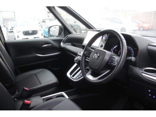 ノア ハイブリッドＳ－Ｚ　禁煙車　純正ナビ　地デジ　バックカメラ　シートヒーター　ＬＥＤヘッドライト　レーダークルーズコントロール　ＥＴＣ２．０　純正アルミホイール　衝突軽減ブレーキ　障害物センサー　１００Ｖ充電（31枚目）