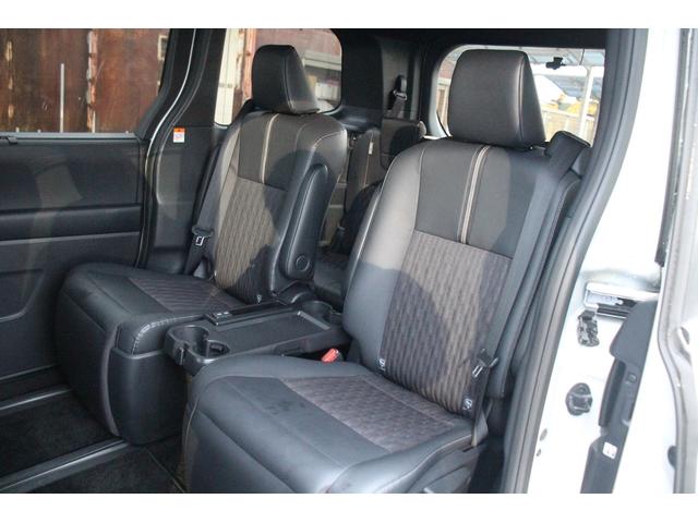 ノア ハイブリッドＳ－Ｚ　禁煙車　純正ナビ　地デジ　バックカメラ　シートヒーター　ＬＥＤヘッドライト　レーダークルーズコントロール　ＥＴＣ２．０　純正アルミホイール　衝突軽減ブレーキ　障害物センサー　１００Ｖ充電（39枚目）