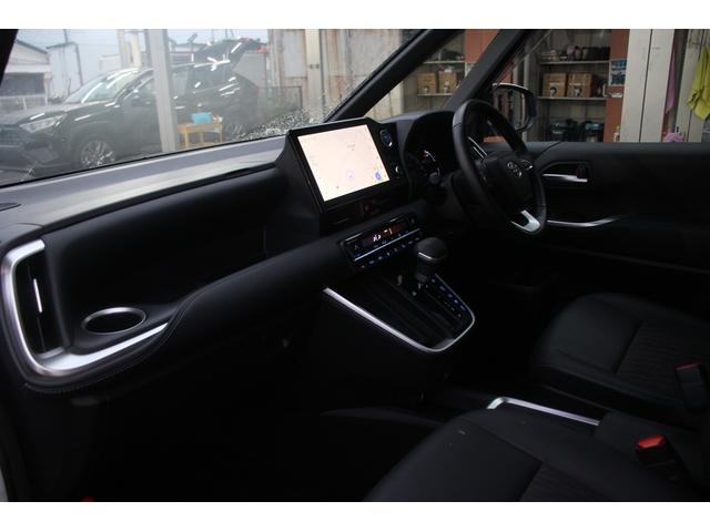 ノア ハイブリッドＳ－Ｚ　禁煙車　純正ナビ　地デジ　バックカメラ　シートヒーター　ＬＥＤヘッドライト　レーダークルーズコントロール　ＥＴＣ２．０　純正アルミホイール　衝突軽減ブレーキ　障害物センサー　１００Ｖ充電（43枚目）