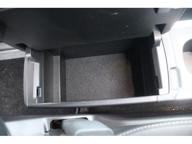 ノア ハイブリッドＳ－Ｚ　禁煙車　純正ナビ　地デジ　バックカメラ　シートヒーター　ＬＥＤヘッドライト　レーダークルーズコントロール　ＥＴＣ２．０　純正アルミホイール　衝突軽減ブレーキ　障害物センサー　１００Ｖ充電（62枚目）