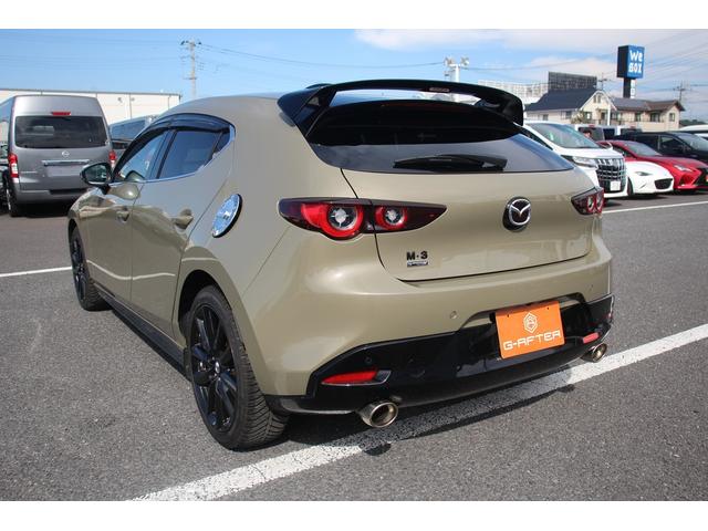 ＭＡＺＤＡ３ファストバック ２０Ｓ　レトロスポーツエディション　純正ナビ／全周囲カメラ／地デジ／ＢＯＳＥサウンド／レーダークルーズコントロール／衝突軽減ブレーキ／ＡｕｔｏＥｘｅマフラー／ＥＴＣ／ステアリングヒーター／置くだけ充電／（13枚目）
