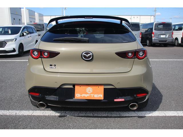 ＭＡＺＤＡ３ファストバック ２０Ｓ　レトロスポーツエディション　純正ナビ／全周囲カメラ／地デジ／ＢＯＳＥサウンド／レーダークルーズコントロール／衝突軽減ブレーキ／ＡｕｔｏＥｘｅマフラー／ＥＴＣ／ステアリングヒーター／置くだけ充電／（18枚目）
