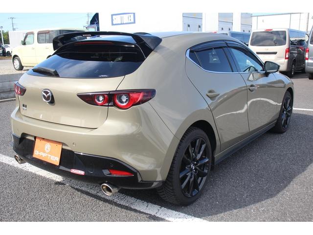 ＭＡＺＤＡ３ファストバック ２０Ｓ　レトロスポーツエディション　純正ナビ／全周囲カメラ／地デジ／ＢＯＳＥサウンド／レーダークルーズコントロール／衝突軽減ブレーキ／ＡｕｔｏＥｘｅマフラー／ＥＴＣ／ステアリングヒーター／置くだけ充電／（19枚目）