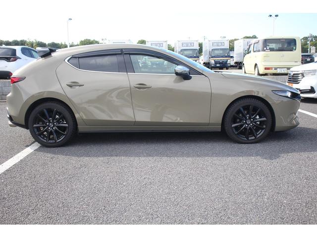 ＭＡＺＤＡ３ファストバック ２０Ｓ　レトロスポーツエディション　純正ナビ／全周囲カメラ／地デジ／ＢＯＳＥサウンド／レーダークルーズコントロール／衝突軽減ブレーキ／ＡｕｔｏＥｘｅマフラー／ＥＴＣ／ステアリングヒーター／置くだけ充電／（20枚目）