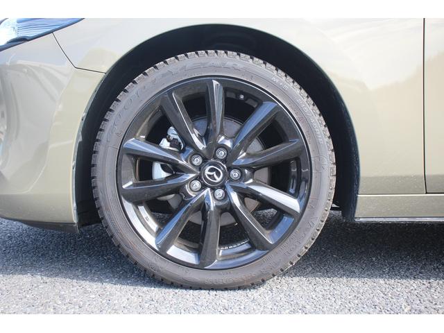ＭＡＺＤＡ３ファストバック ２０Ｓ　レトロスポーツエディション　純正ナビ／全周囲カメラ／地デジ／ＢＯＳＥサウンド／レーダークルーズコントロール／衝突軽減ブレーキ／ＡｕｔｏＥｘｅマフラー／ＥＴＣ／ステアリングヒーター／置くだけ充電／（24枚目）