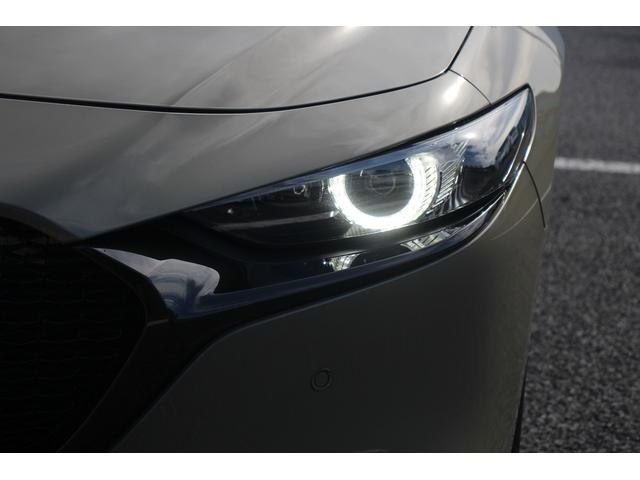 ＭＡＺＤＡ３ファストバック ２０Ｓ　レトロスポーツエディション　純正ナビ／全周囲カメラ／地デジ／ＢＯＳＥサウンド／レーダークルーズコントロール／衝突軽減ブレーキ／ＡｕｔｏＥｘｅマフラー／ＥＴＣ／ステアリングヒーター／置くだけ充電／（25枚目）