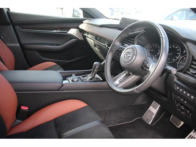 ＭＡＺＤＡ３ファストバック ２０Ｓ　レトロスポーツエディション　純正ナビ／全周囲カメラ／地デジ／ＢＯＳＥサウンド／レーダークルーズコントロール／衝突軽減ブレーキ／ＡｕｔｏＥｘｅマフラー／ＥＴＣ／ステアリングヒーター／置くだけ充電／（32枚目）