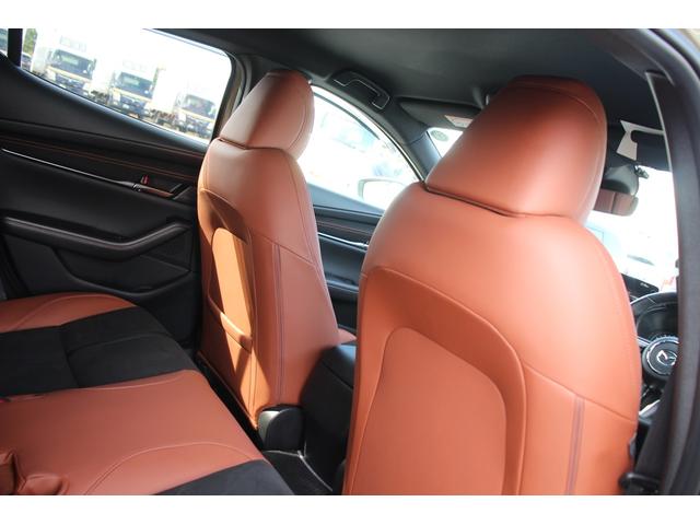 ＭＡＺＤＡ３ファストバック ２０Ｓ　レトロスポーツエディション　純正ナビ／全周囲カメラ／地デジ／ＢＯＳＥサウンド／レーダークルーズコントロール／衝突軽減ブレーキ／ＡｕｔｏＥｘｅマフラー／ＥＴＣ／ステアリングヒーター／置くだけ充電／（35枚目）